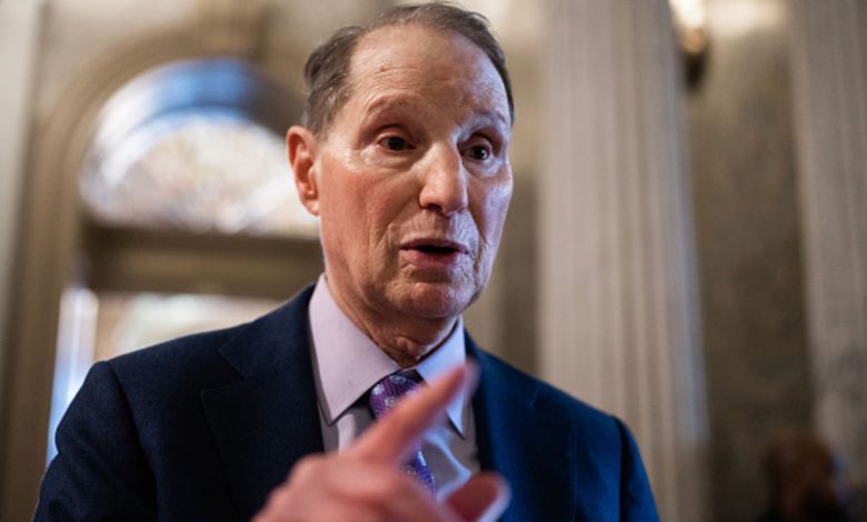 Medicaid state portals down, Sen. Wyden says