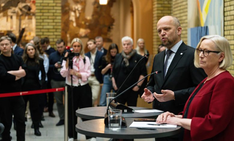 Norway government collapses after Eurosceptic party quits