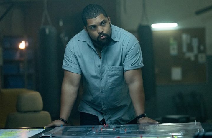 O'Shea Jackson Jr as Donnie Wilson standing above a table in Den of Thieves 2.