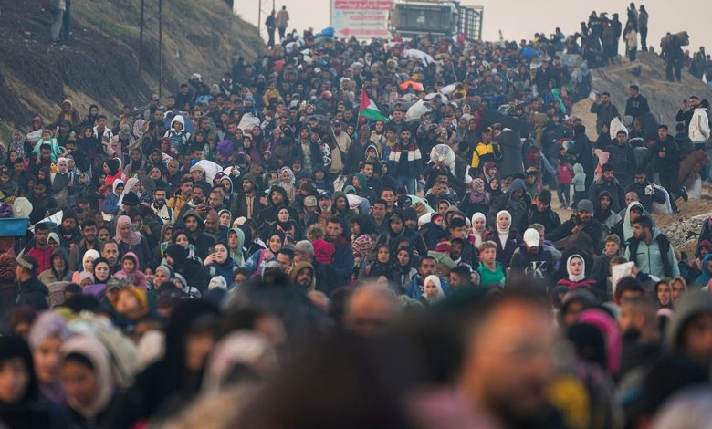 Palestinians flock to northern Gaza after Israel lifts closure