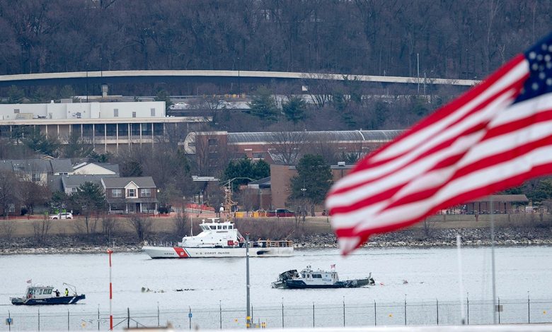 Officials recover key evidence in deadly DC plane crash and more top headlines