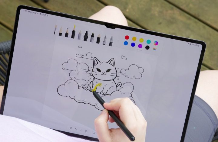 Someone coloring with the S Pen on the Samsung Galaxy Tab S9 Ultra.