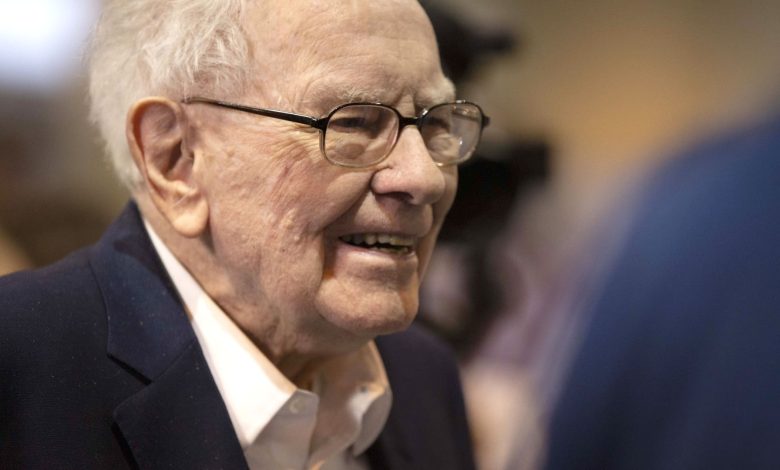 Warren Buffett amasses more cash and sells more stock, but doesn't explain why in annual letter