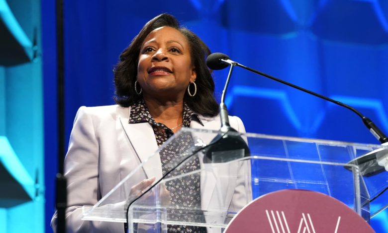 Salesforce picks Robin Washington to be finance, operating leader