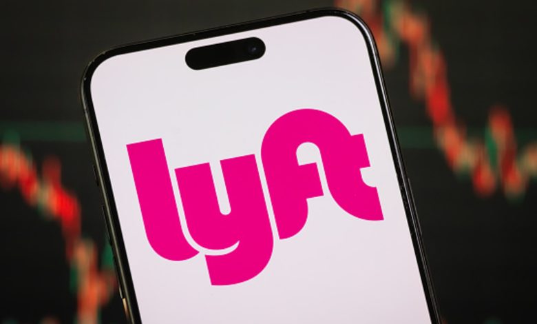 Lyft shares sink 9% on underwhelming fourth-quarter results