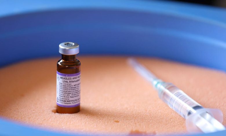 A vial containing the measles-rubella vaccine is sitting on top of an ice pack