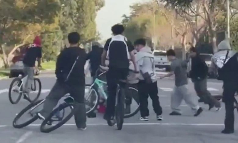 Man attacked by teenagers in Los Angeles