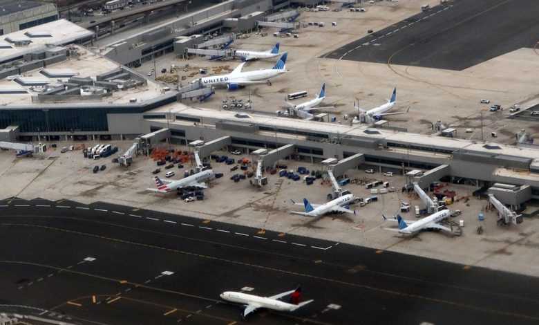 Airplanes at Newark Airport