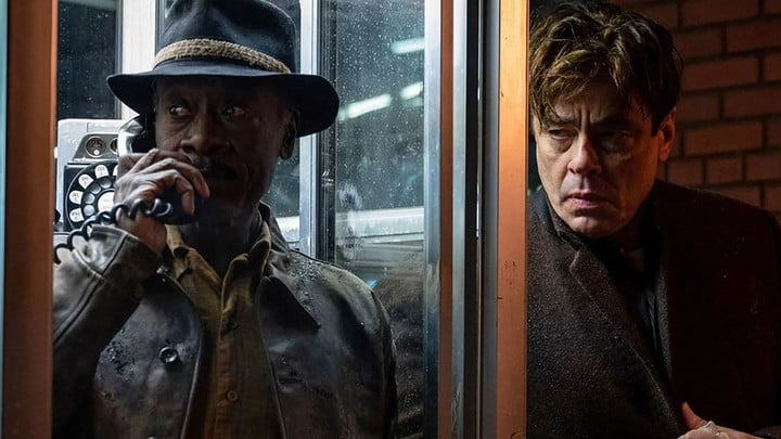 Don Cheadle and Benicio del Toro in No Sudden Move.