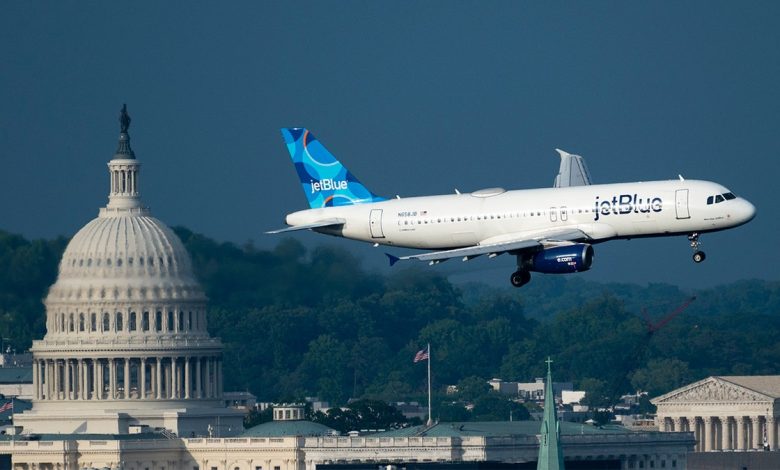 JetBlue Airlines Airbus A320 flies out of Reagan National Airport with the U.S. Capitol in the background