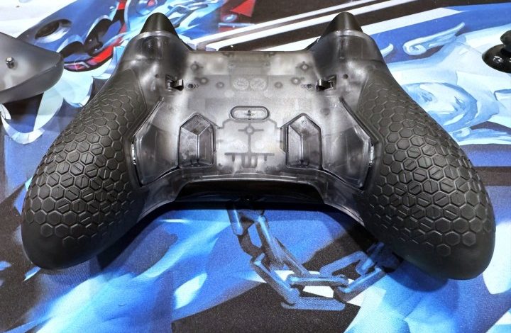 The back side of a Scuf Valor Pro is shown.