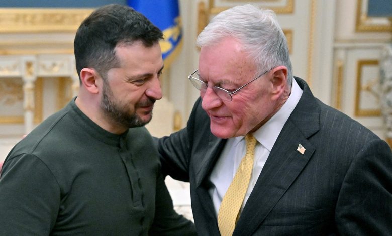 Ukrainian President Volodymyr Zelenskyy and Keith Kellogg