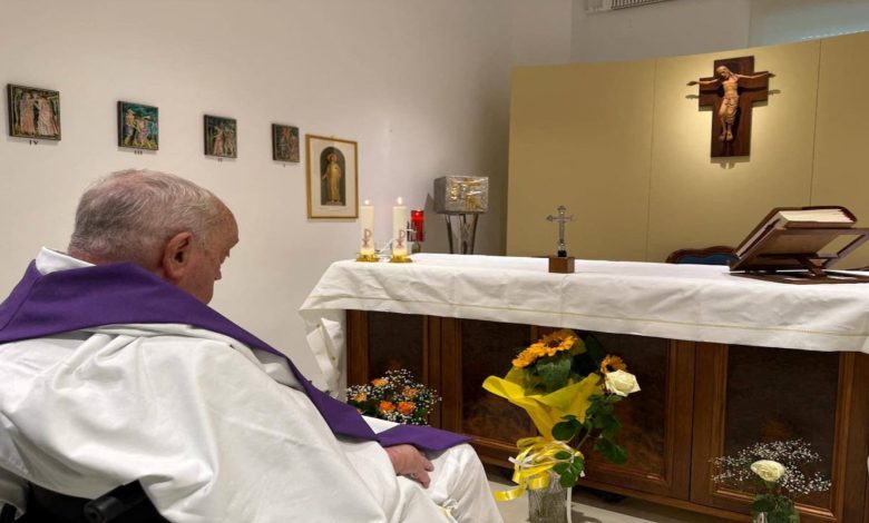 Pope Francis seen in hospital for first time as Vatican releases photo