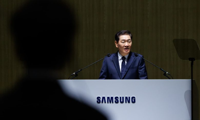 Samsung CEO says company will pursue deals as it struggles for growth