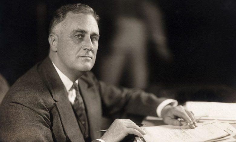 franklin roosevelt at desk