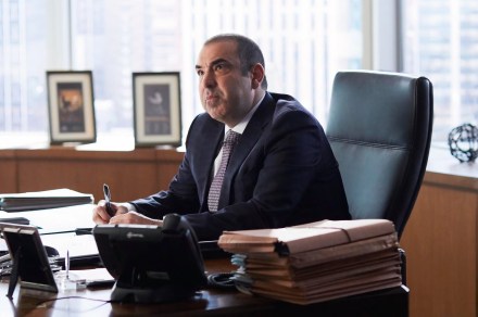 Rick Hoffman will reprise his role as Louis Litt in Suits LA