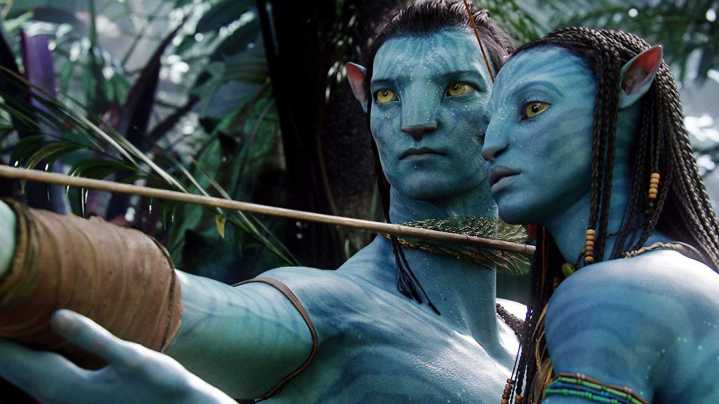 A male and female alien prepare to fight in Avatar.