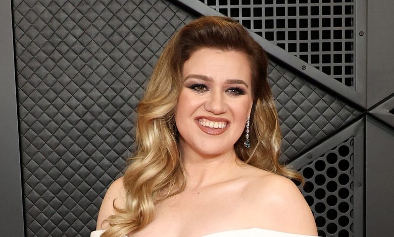 Kelly Clarkson doesn't like that her children's school does this