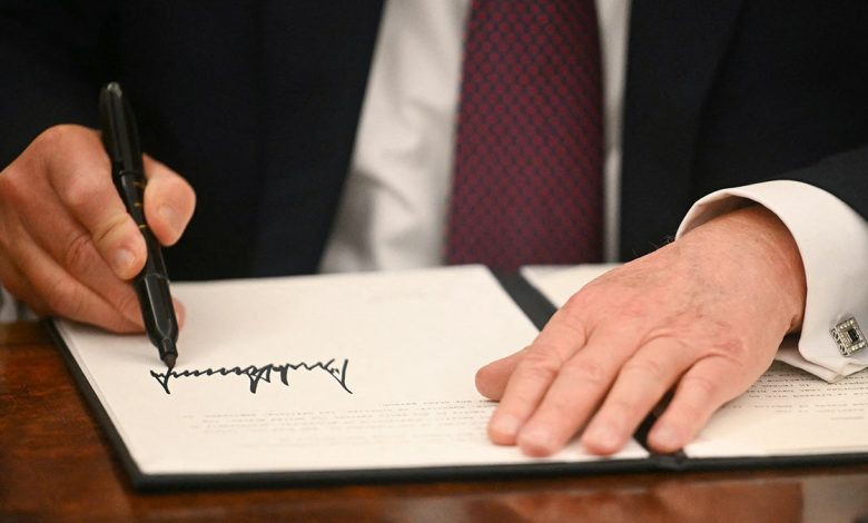 Trump signs an executive order