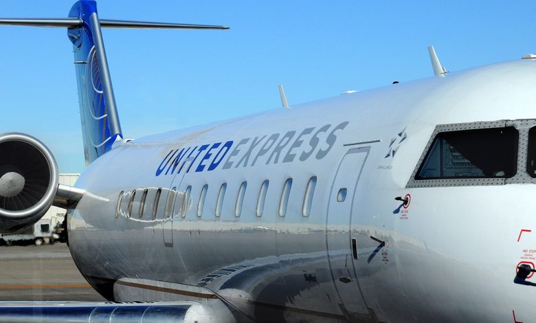 United Express CRJ-200