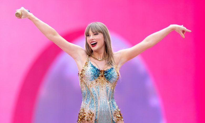 Taylor Swift buys back rights to the master recordings of her first 6 albums