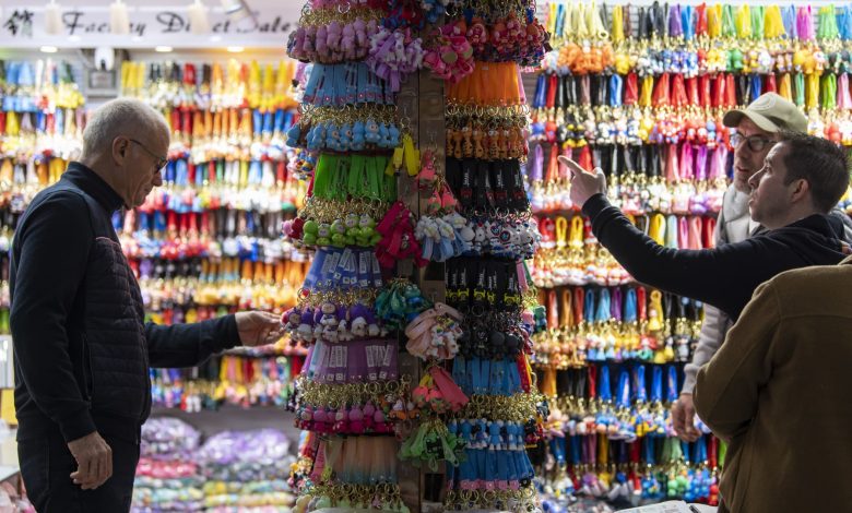 Chinese factories halt, restart work to mitigate U.S. tariff disruption