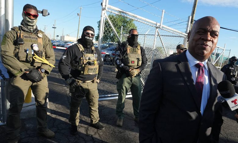 Newark Mayor Ras Baraka arrested for trespass at ICE NJ center