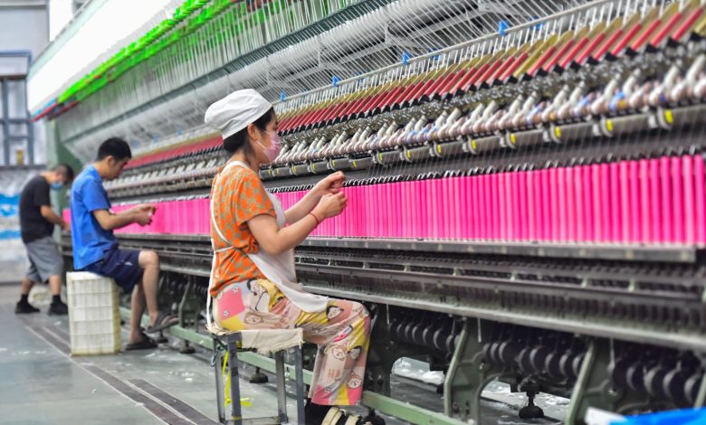China's manufacturing activity contracts amid trade tensions