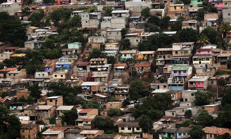 TEGUCIGALPA, HONDURAS - JULY 19: Slums are viewed in the capital city of Tegucigalpa on July 19, 2012 in Tegucigalpa, Honduras. Honduras now has the highest per capita murder rate in the world and its capital city, Tegucigalpa, is plagued by violence, poverty, homelessness and sexual assaults. With an estimated 80% of the cocaine entering the United States now being trans-shipped through Honduras, the violence on the streets is a spillover from the ramped rise in narco-trafficking. (Photo by Spencer Platt/Getty Images)
