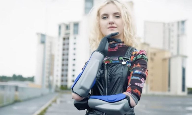 Wireless, waterproof bionic arm with 360-degree wrist rotation