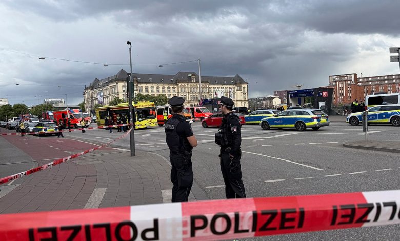Woman stabs 12 at Hamburg Central Station, 6 in life-threatening condition