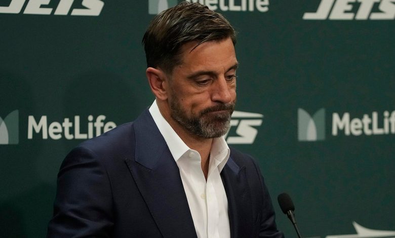Aaron Rodgers reveals loved ones battling cancer amid NFL free agency