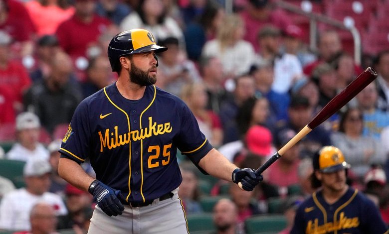 Former MLB player Darin Ruf sues Reds over career-ending knee injury