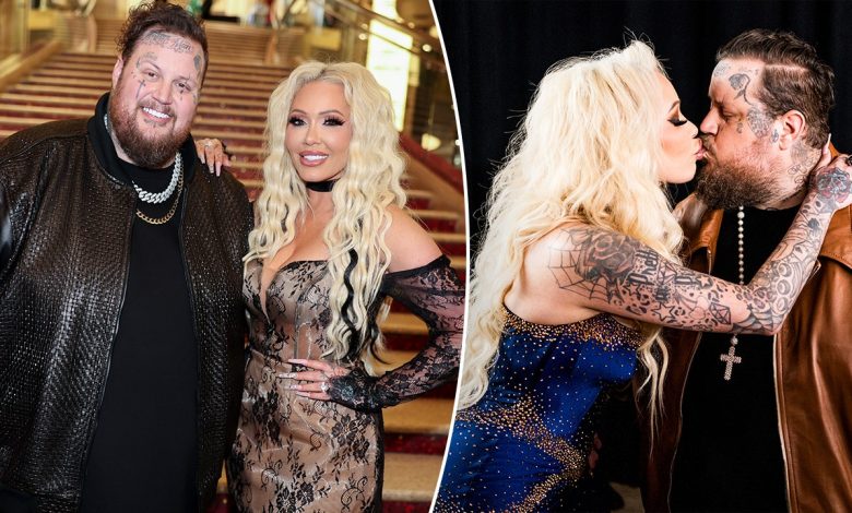 Jelly Roll's wife, Bunnie Xo, grabs country star's attention with playful stunt