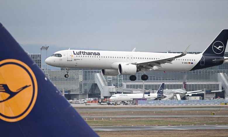 Lufthansa flight flew unmanned for 10 minutes after copilot faints