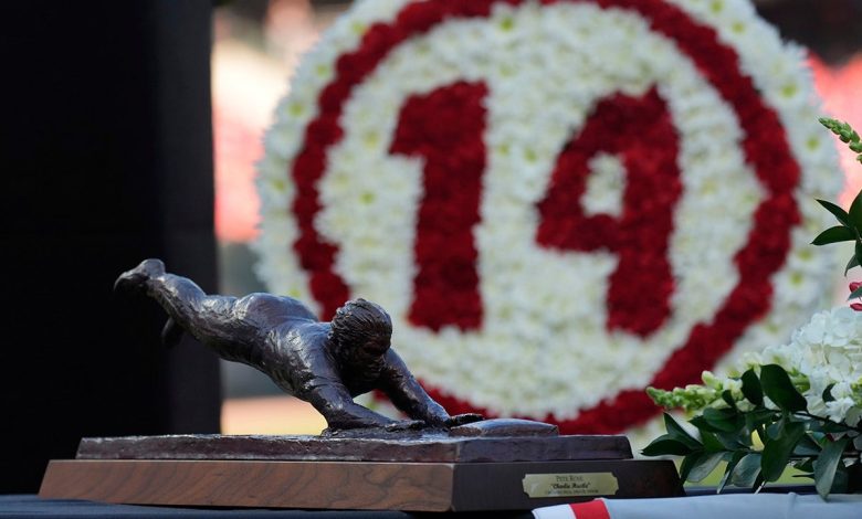 Baseball fans celebrate Pete Rose in Cincinnati after MLB's shocking announcement