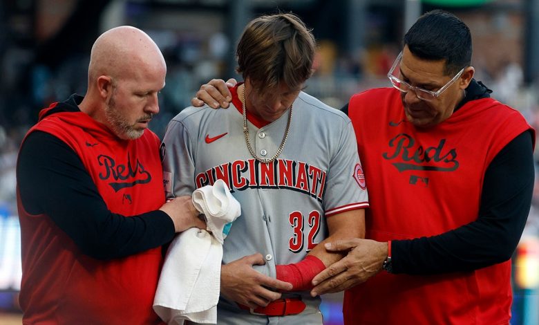 MLB news: Reds rookie breaks arm crashing into wall on diving attempt