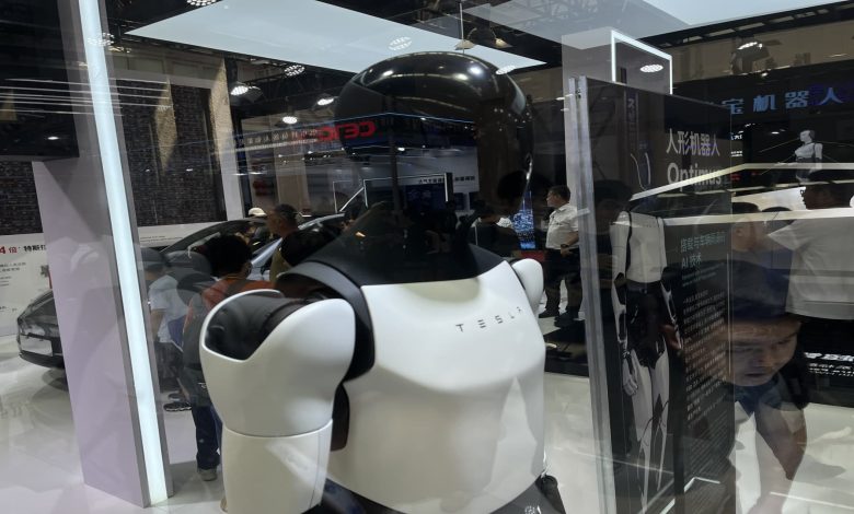 Tesla Vice President in charge of Optimus robotics is leaving