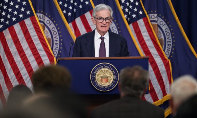 Fed's interest rate projections loom