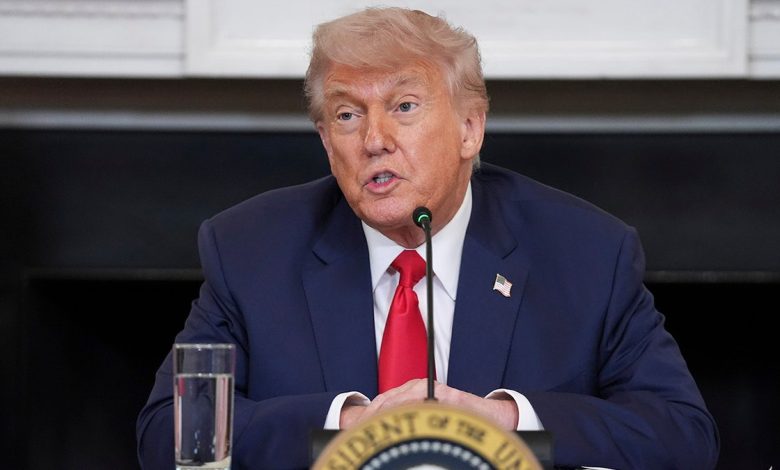 Trump closeup shot in red tie