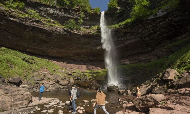 Hikers at Kaaterskill Falls