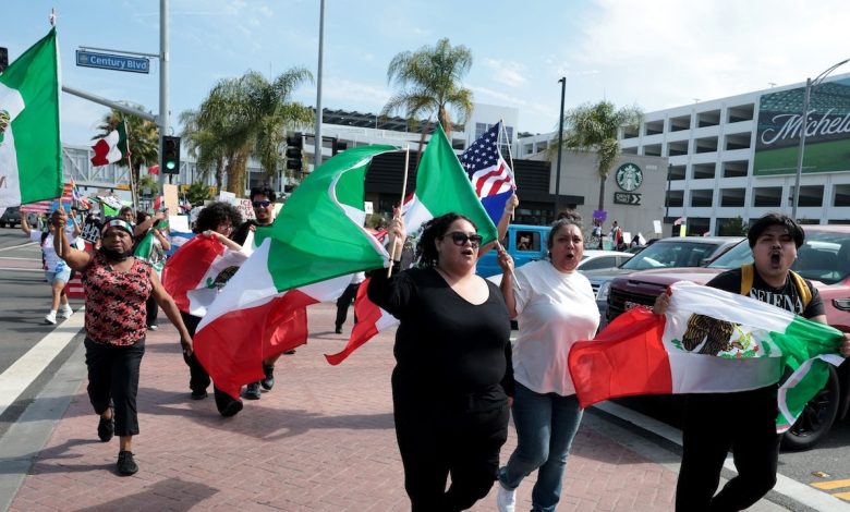 Protests outside Mexico-Dominican Republic Gold Cup match over immigration