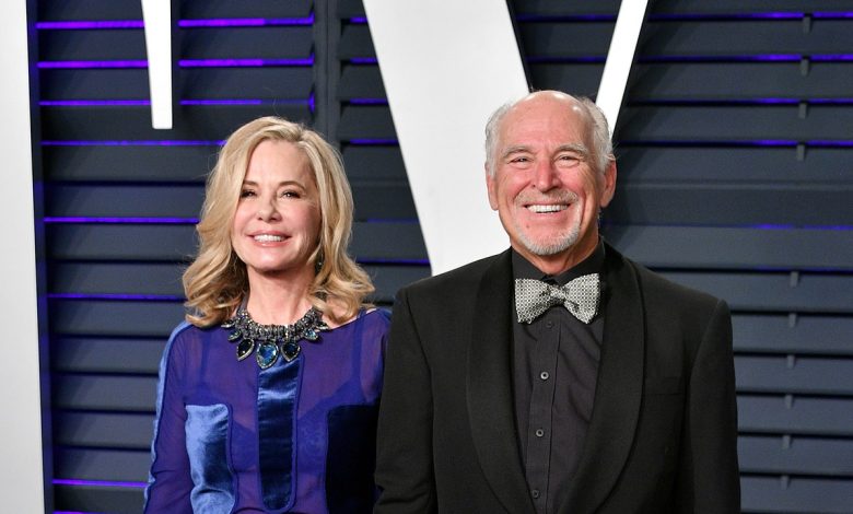 Jimmy Buffett's widow files to remove co-trustee from $275 million estate