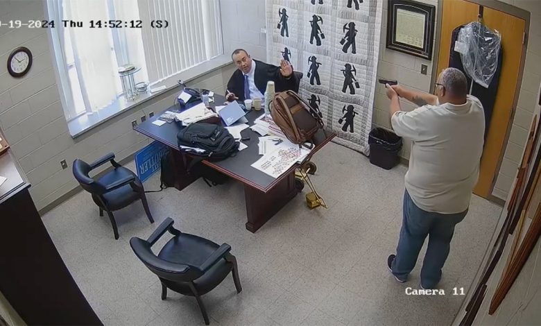 Kentucky sheriff seen pointing his gun at a sheriff