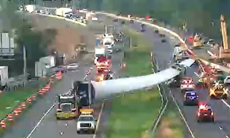 Wind turbine blade on MD interstate