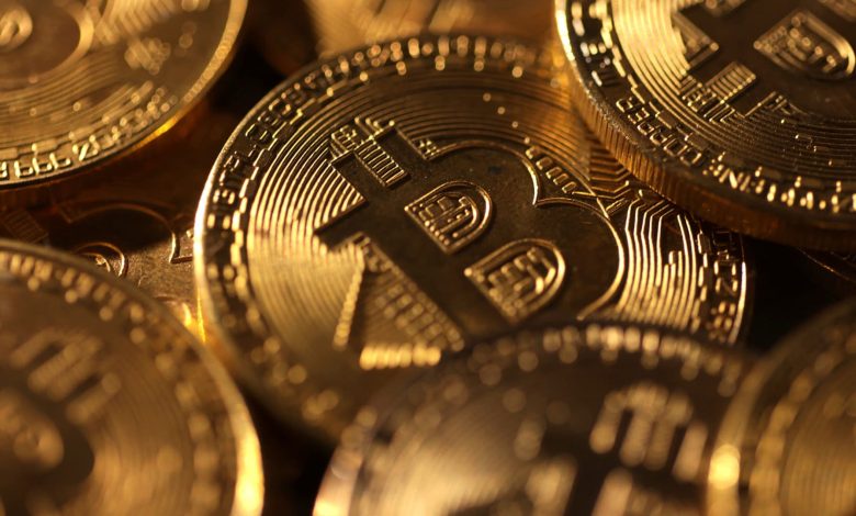 Bitcoin falls below $117,000 after Trump crypto bills are blocked before vote
