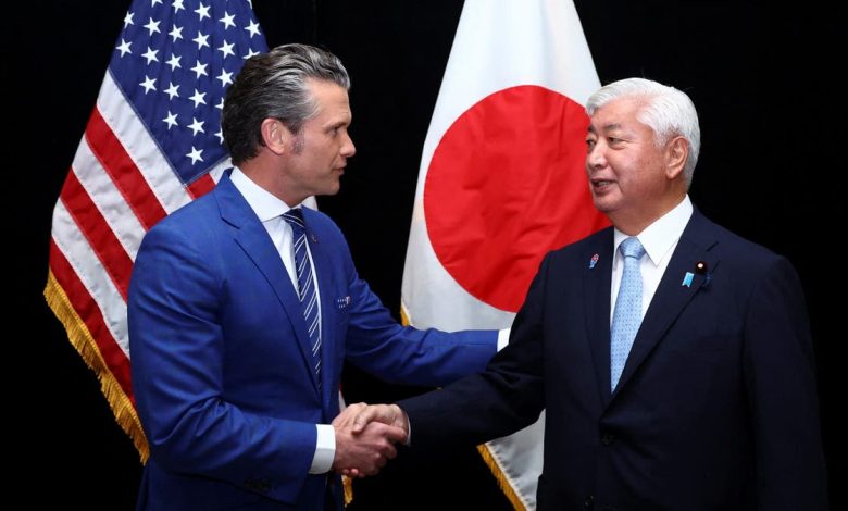 U.S. Defense Secretary Pete Hegseth and Japan's Defence Minister Gen Nakatani shake hands as they attend the IISS Shangri-La Dialogue security summit in Singapore, May 31, 2025. REUTERS/Edgar Su