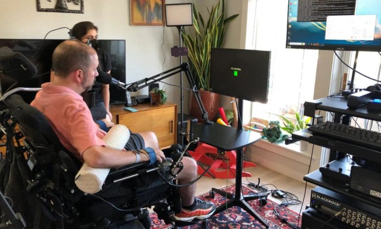Amazing breakthrough for paralyzed man who can't speak