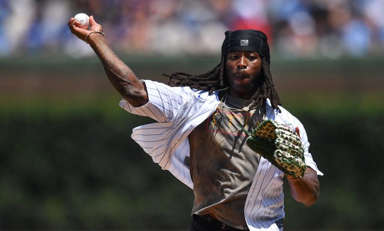 Saints' Alvin Kamara throws atrocious first pitch at Cubs game, asks for do-over