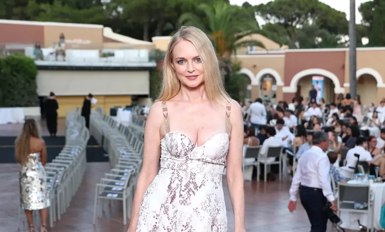 Heather Graham vacations with Jane Seymour in Sardinia, models bikinis